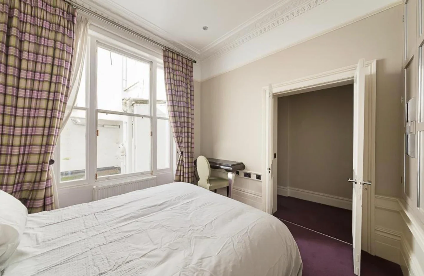 Flat Eccleston Square in City of Westminster