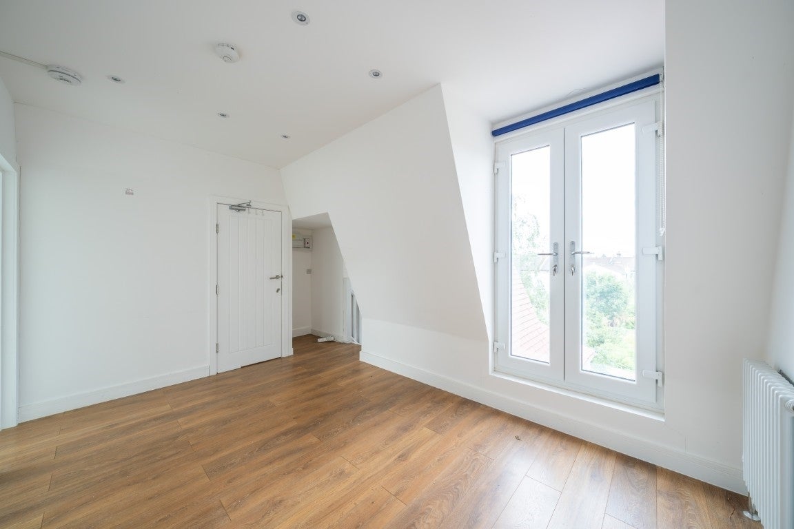 Flat Harewood Road in Greater London