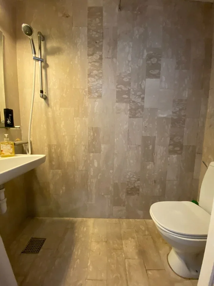 Room Randall Rents in Greater London