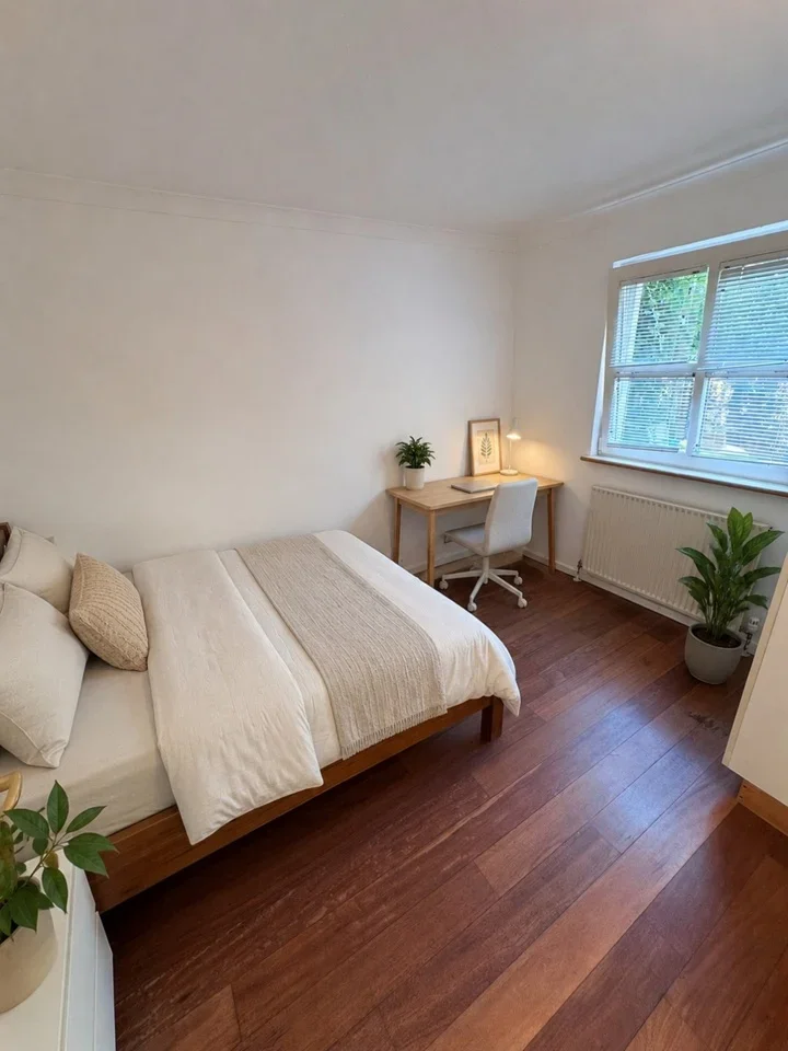 Room Randall Rents in Greater London