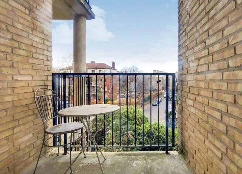 Room Randall Rents in Greater London