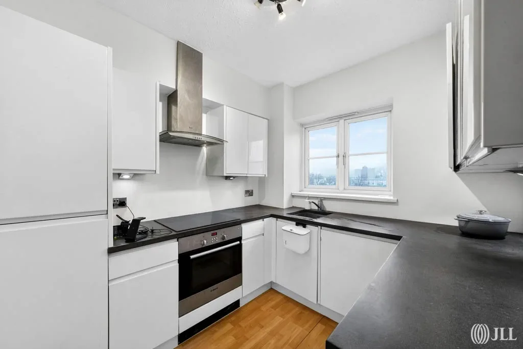Flat Wheat Sheaf Close in Greater London
