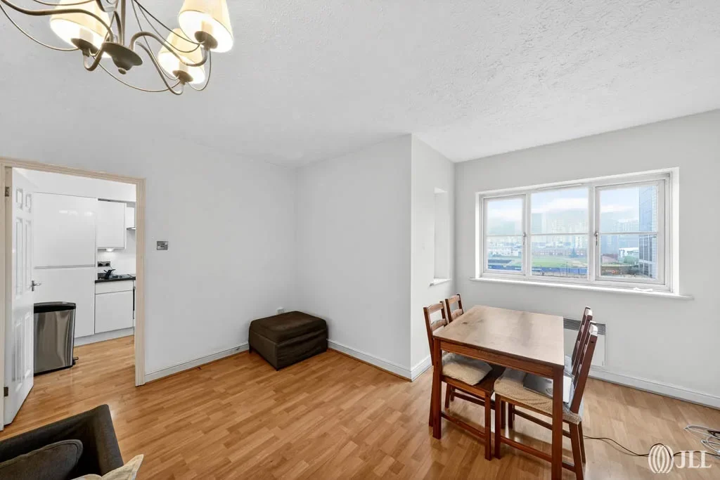 Flat Wheat Sheaf Close in Greater London