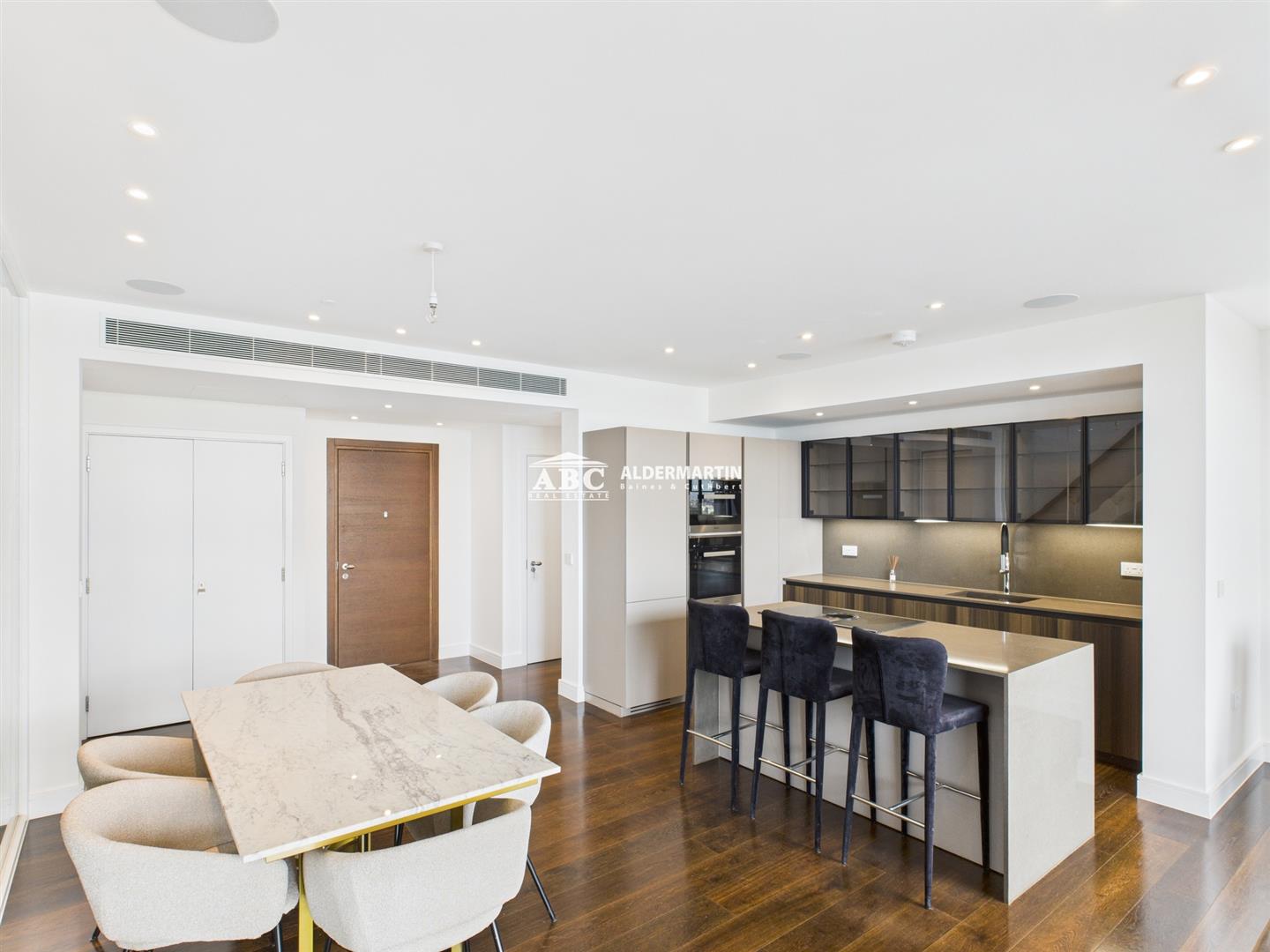 Flat Finchley Road in Greater London