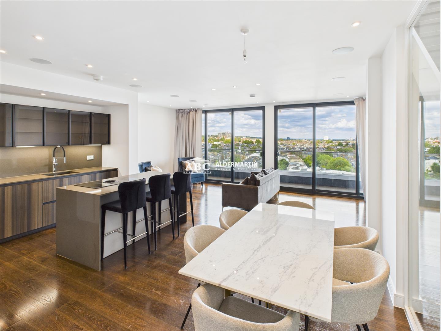 Flat Finchley Road in Greater London