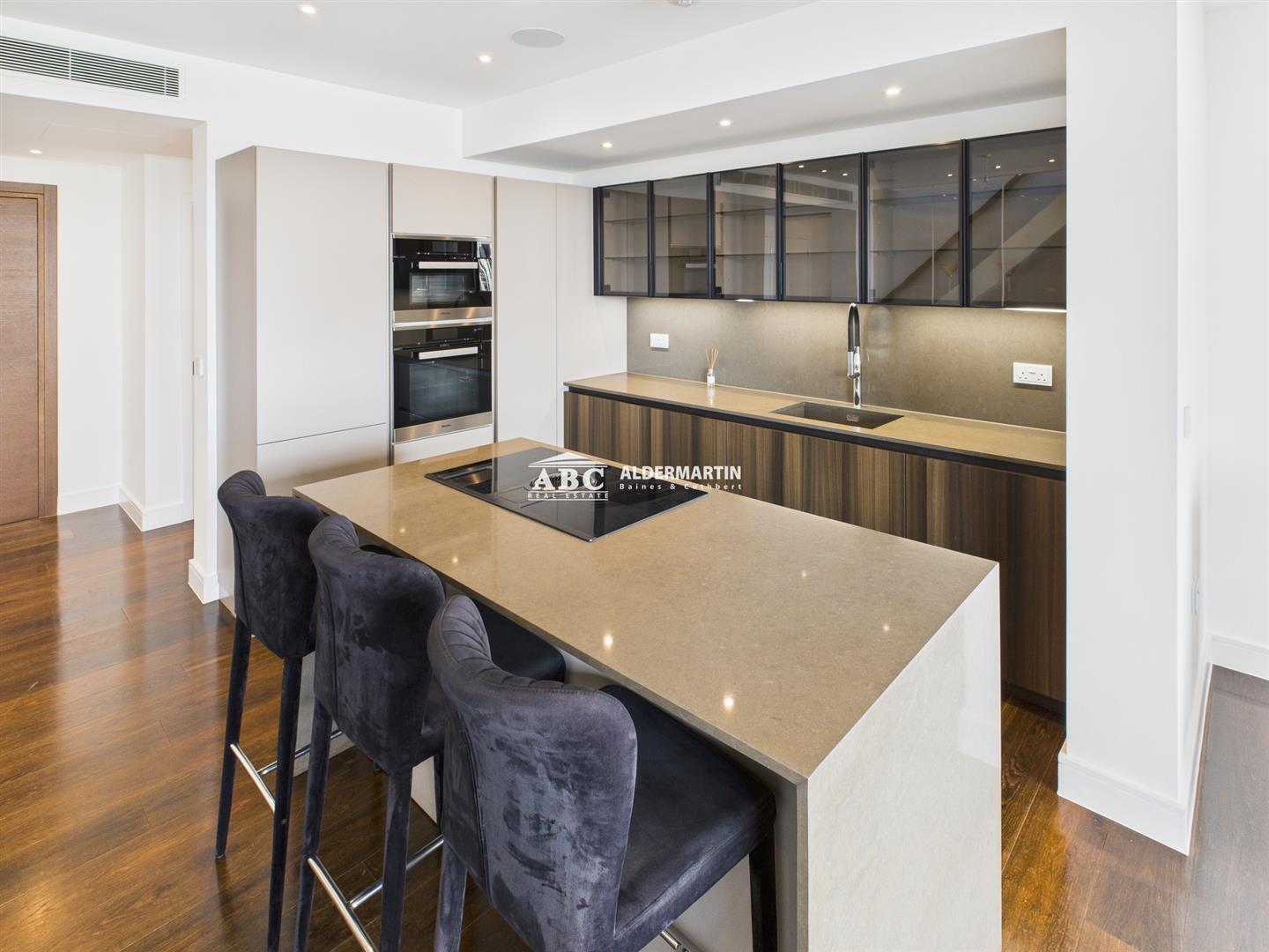 Flat Finchley Road in Greater London