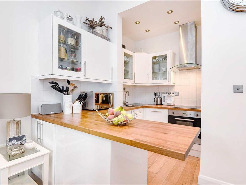 Flat Elgin Avenue in City of Westminster