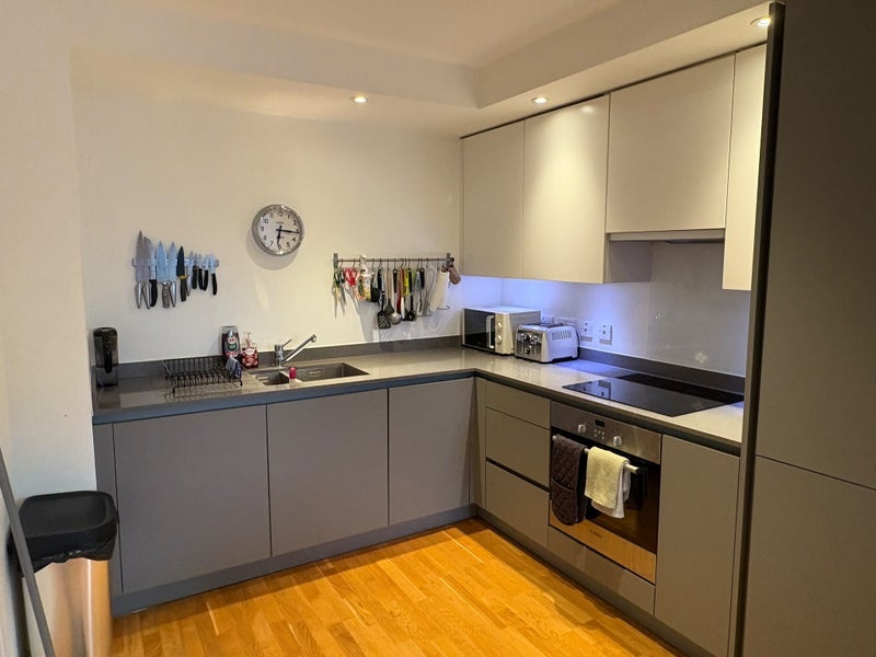 Room Mirabelle Gardens in Greater London