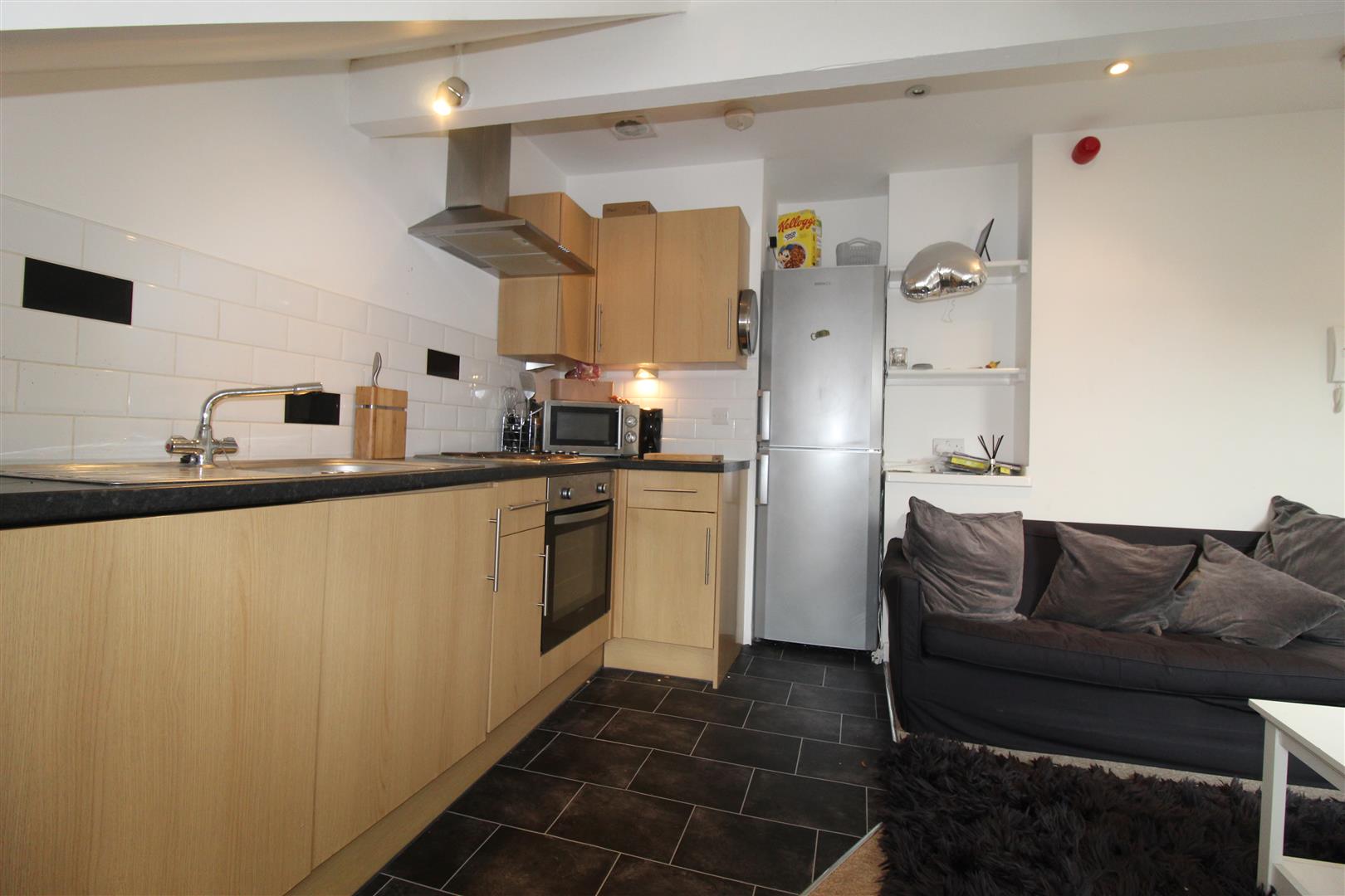 Flat Roman Grove in Leeds