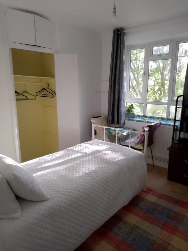 Room Bloemfontein Road in Greater London
