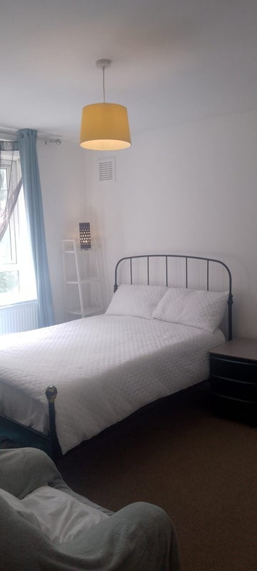 Room Bloemfontein Road in Greater London