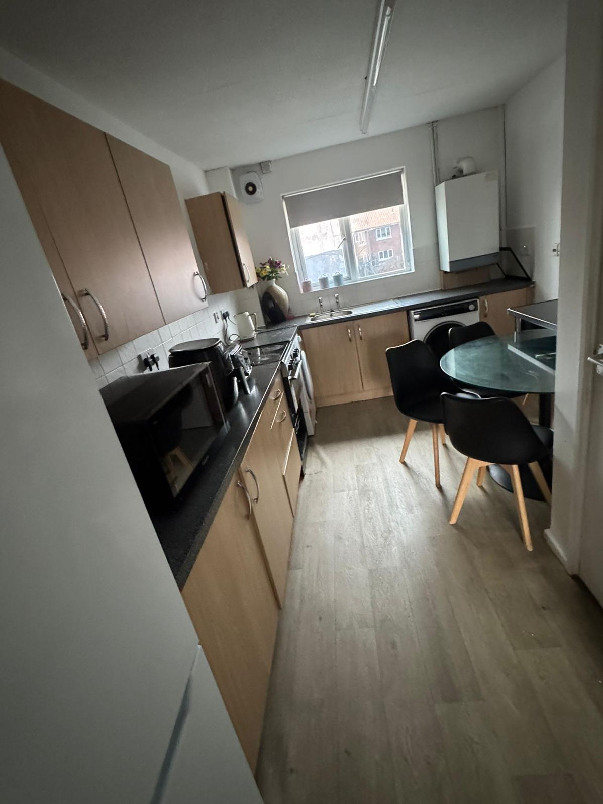 Flat Cumbrae Gardens in Salford