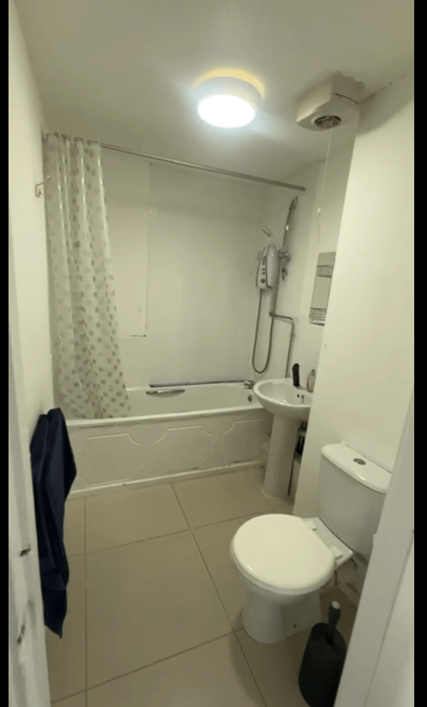 Flat Cumbrae Gardens in Salford