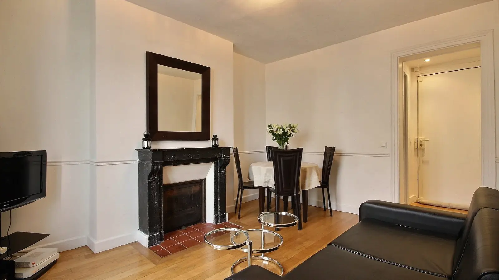 Flat Rue de l'Amiral Hamelin in Paris