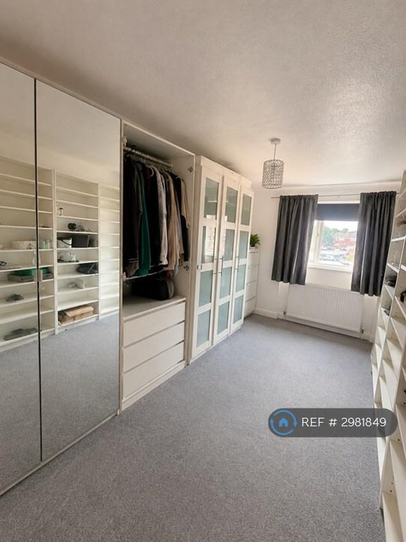 House Elm Park Close in Dunstable
