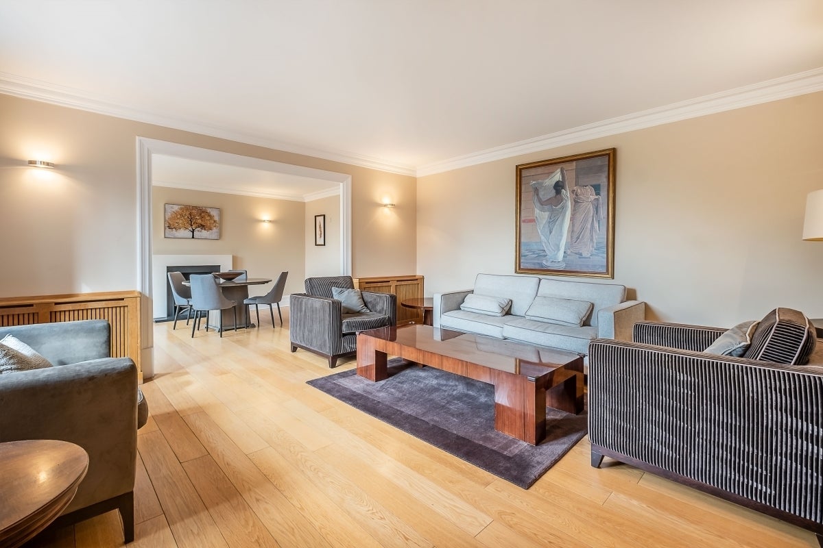 Flat Iverna Court in Greater London