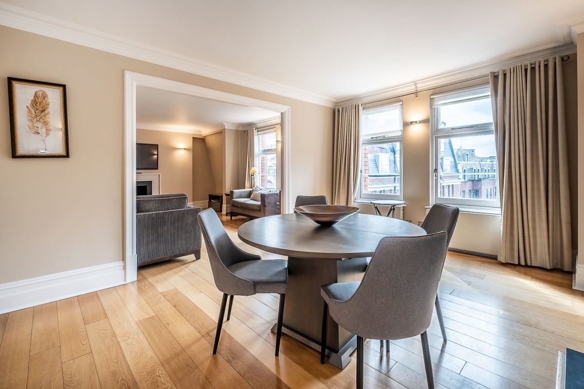 Flat Iverna Court in Greater London
