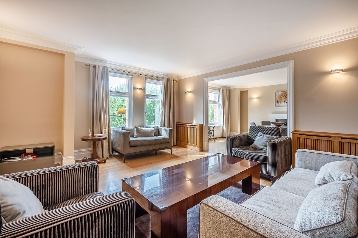 Flat Iverna Court in Greater London