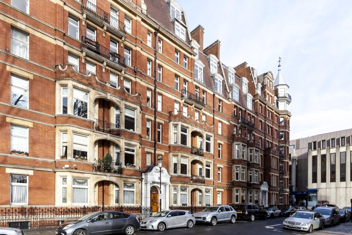 Flat Iverna Court in Greater London