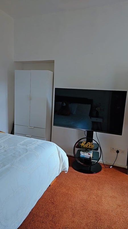 Room Lightbowne Road in Manchester