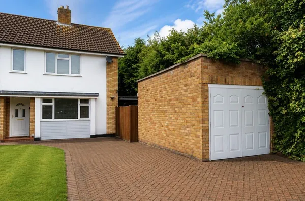 Flat Silverhurst Drive in Tonbridge and Malling