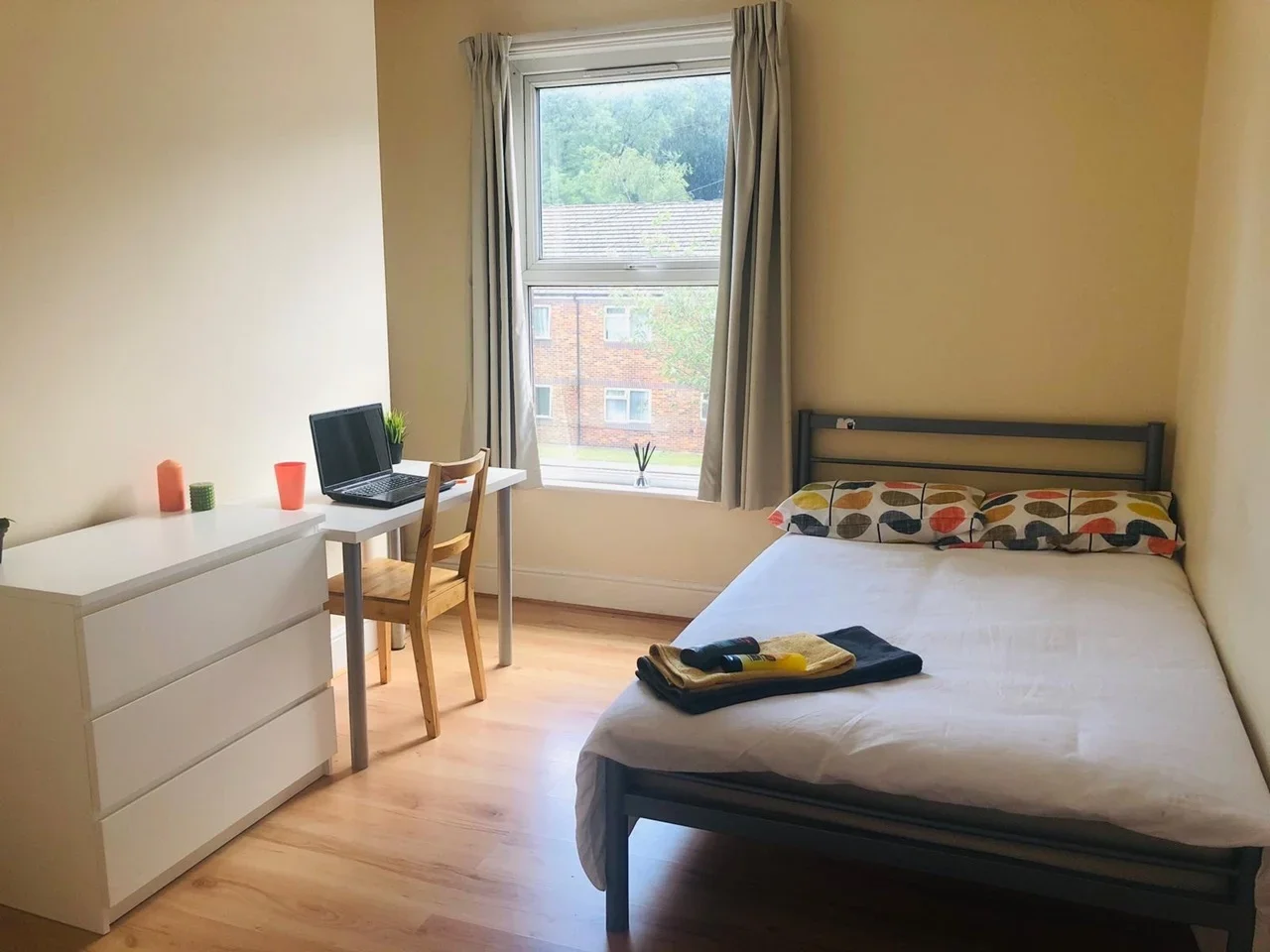 Room Stalker Lees Road in Sheffield