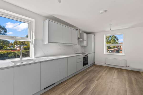 Flat Chatsworth Place in Greater London