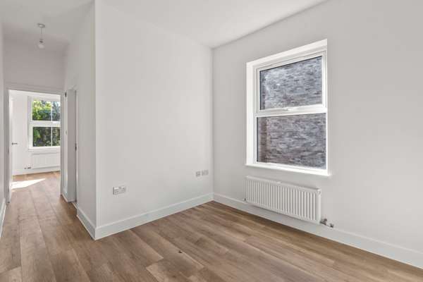 Flat Chatsworth Place in Greater London