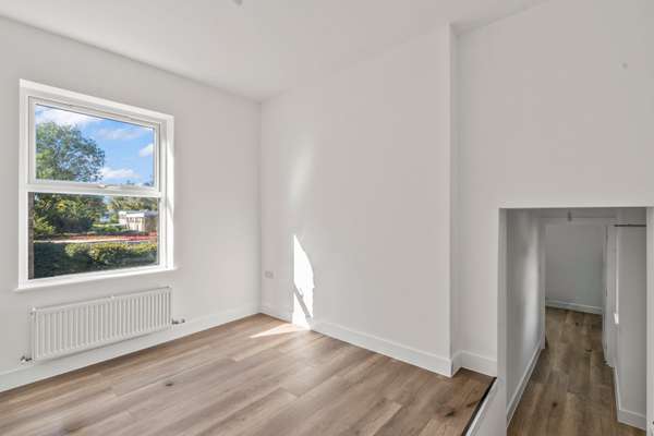 Flat Chatsworth Place in Greater London
