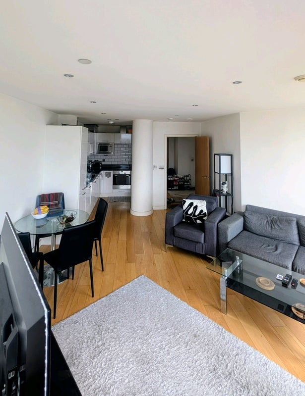 Room High Street in Greater London