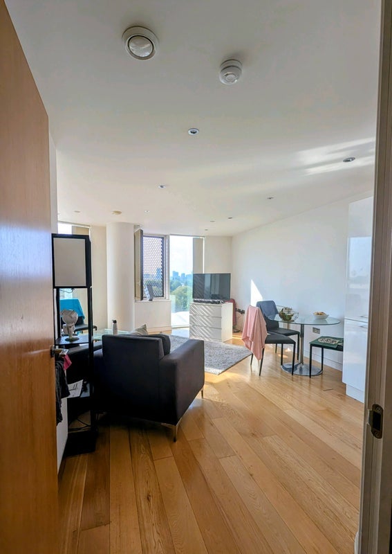 Room High Street in Greater London