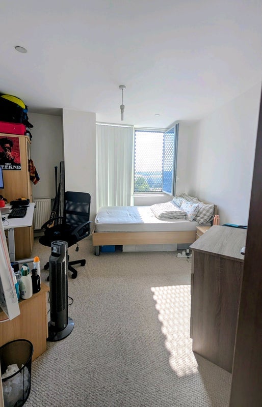 Room High Street in Greater London