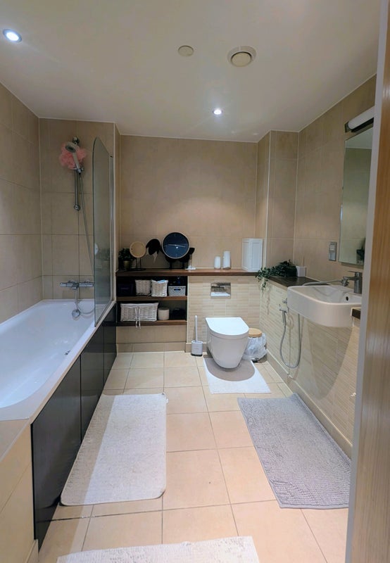 Room High Street in Greater London