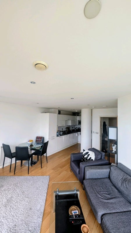 Room High Street in Greater London