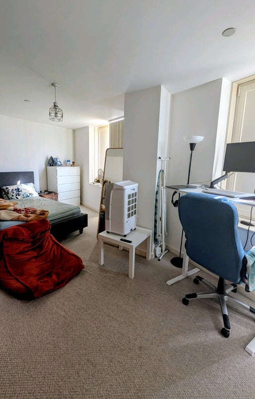 Room High Street in Greater London