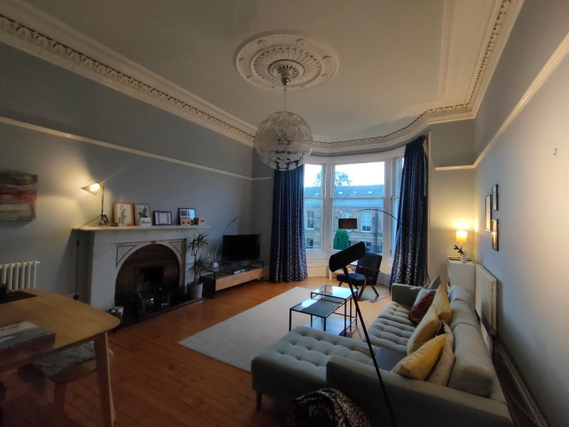 Room Queen Square in Glasgow