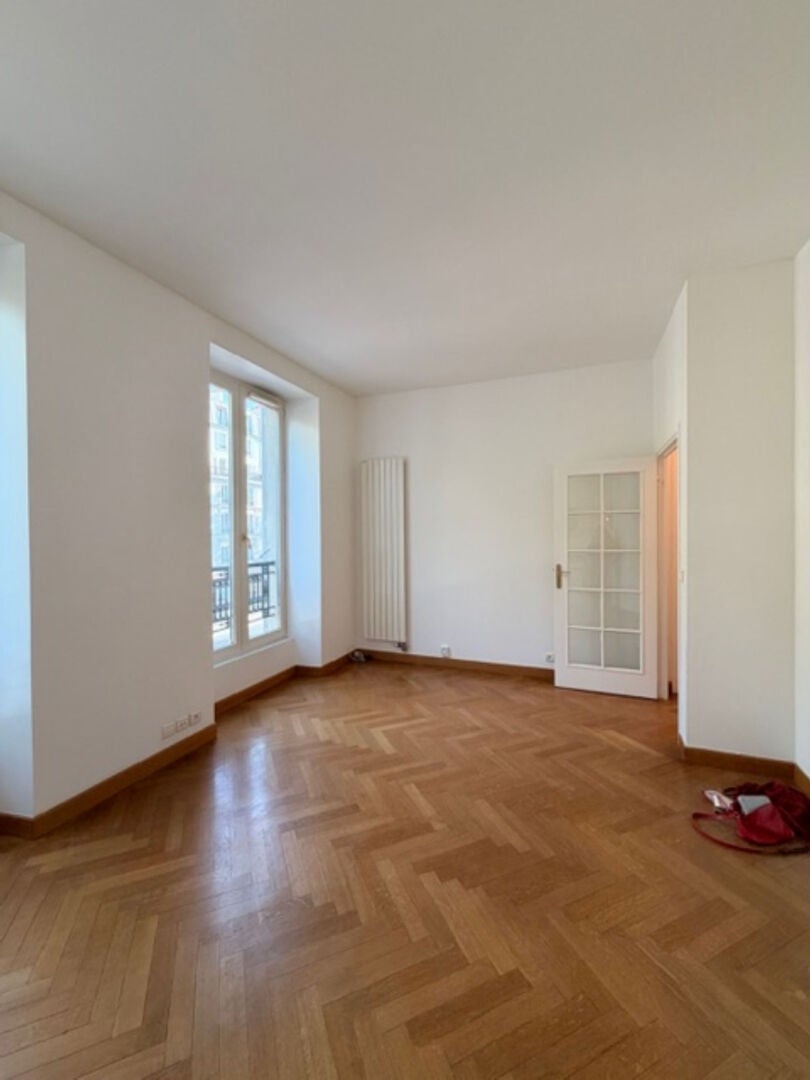 Flat Rue Ampère in Paris