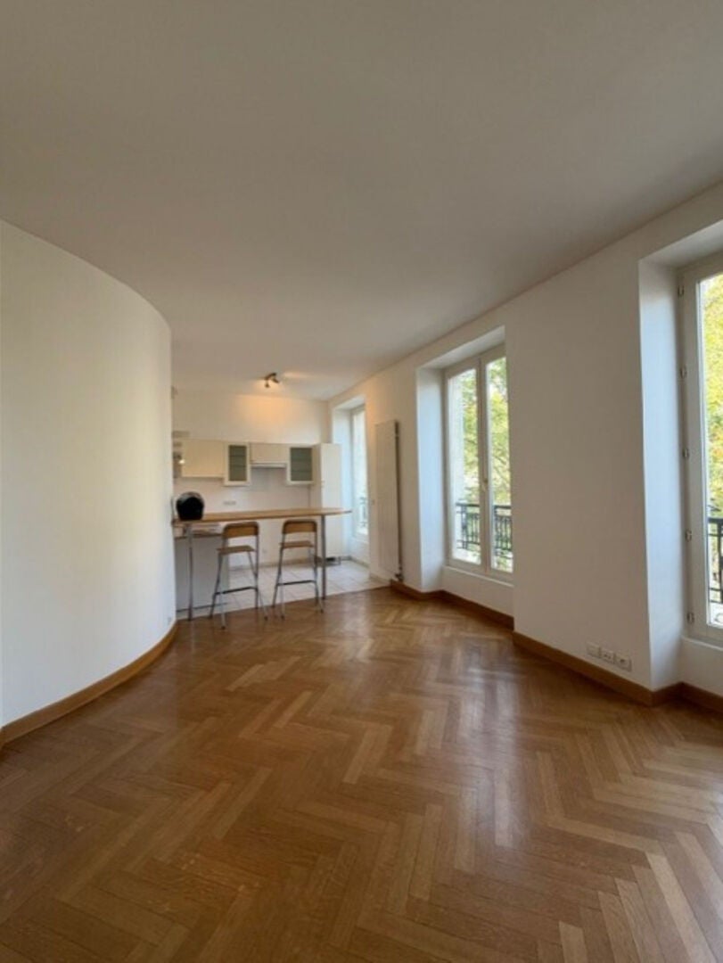 Flat Rue Ampère in Paris