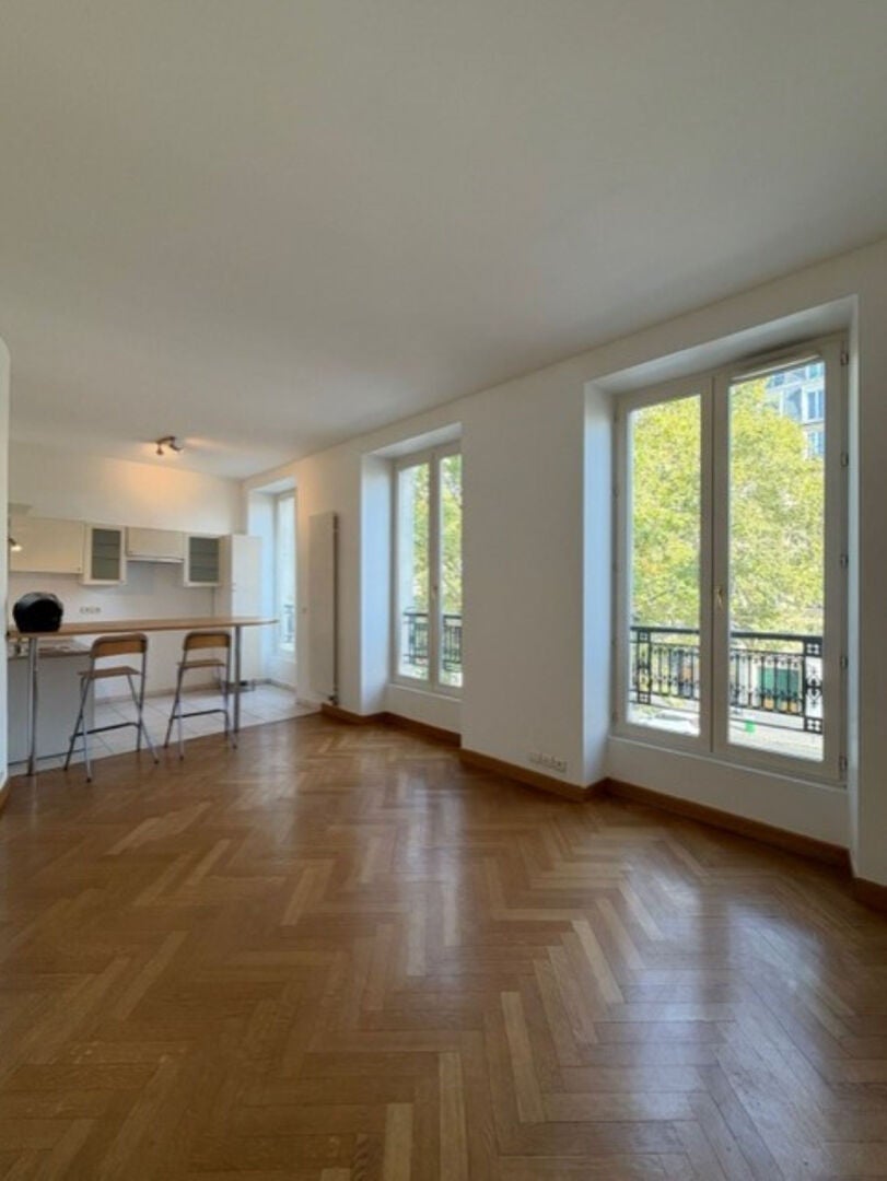 Flat Rue Ampère in Paris