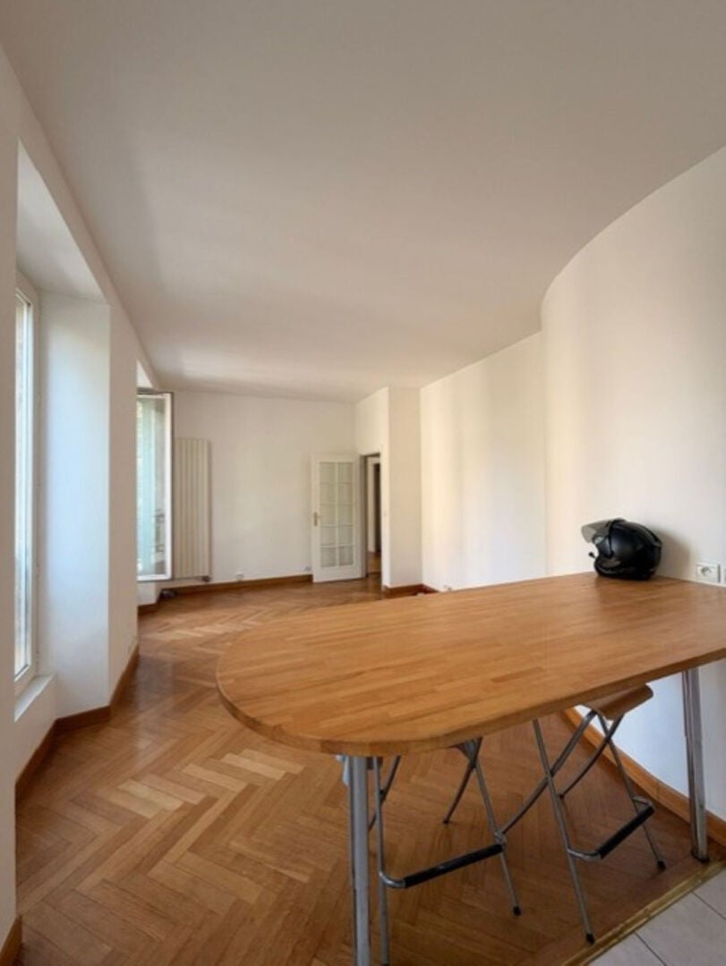 Flat Rue Ampère in Paris