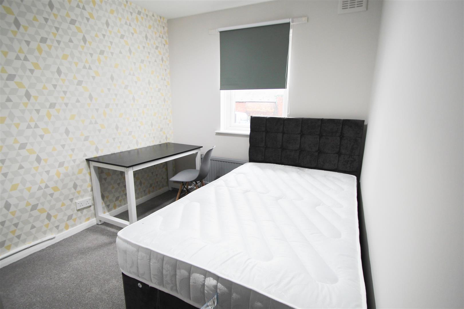 Flat Westfield Terrace in Leeds