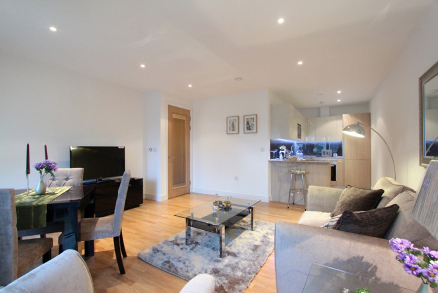 Flat Juniper Drive in Greater London