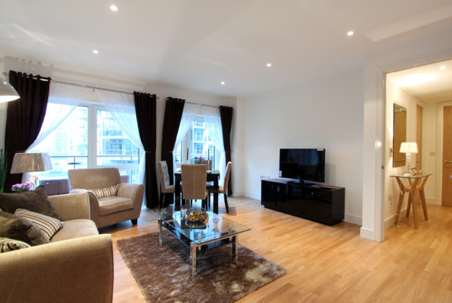 Flat Juniper Drive in Greater London