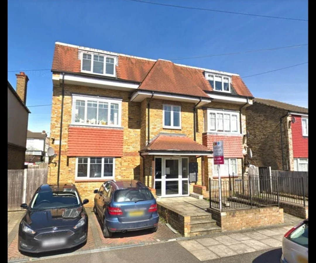 Flat Elmhurst Avenue in Greater London