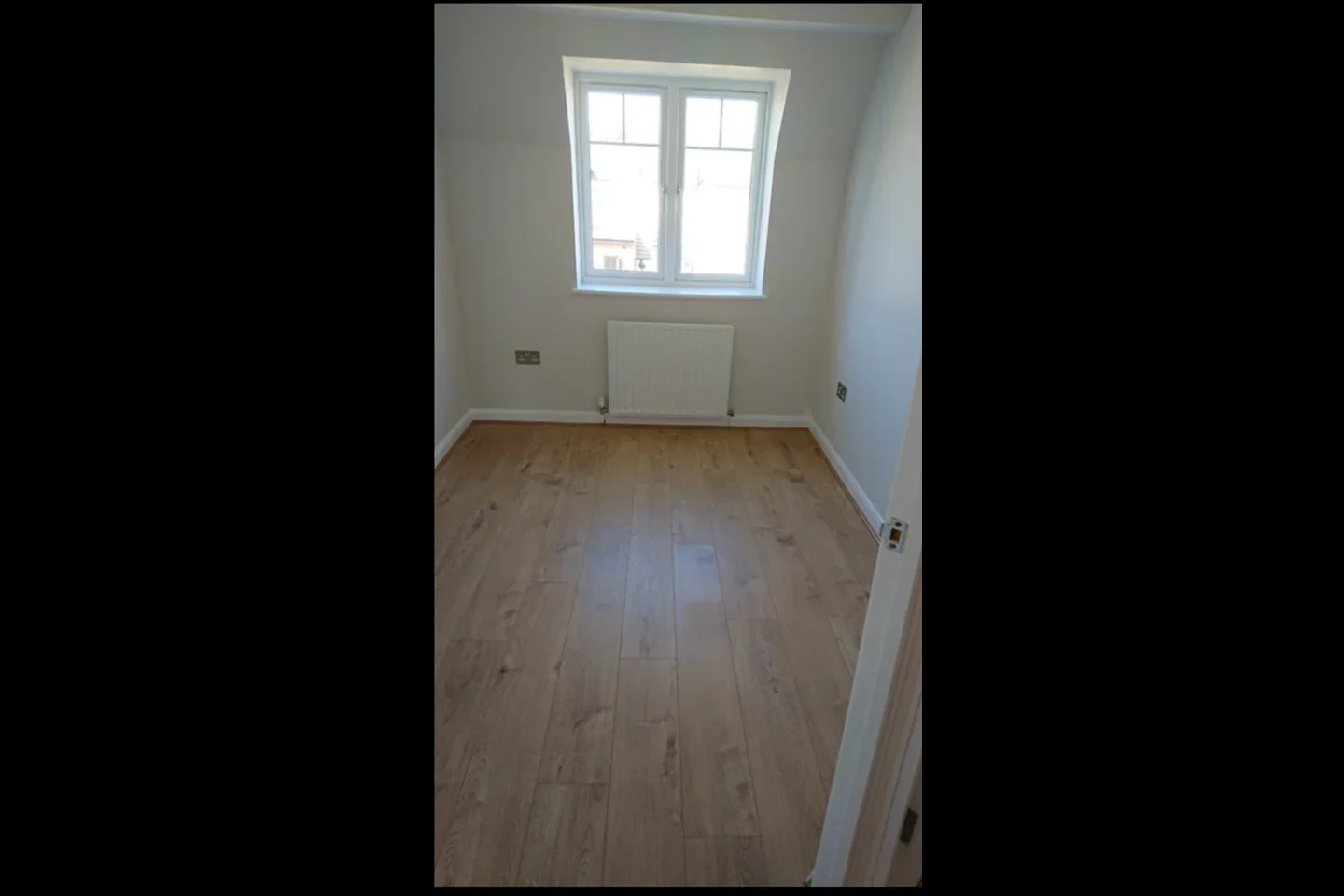 Flat Elmhurst Avenue in Greater London