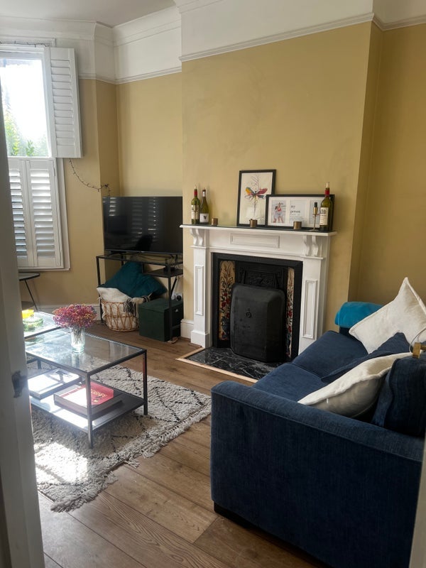 Room Elspeth Road in Greater London