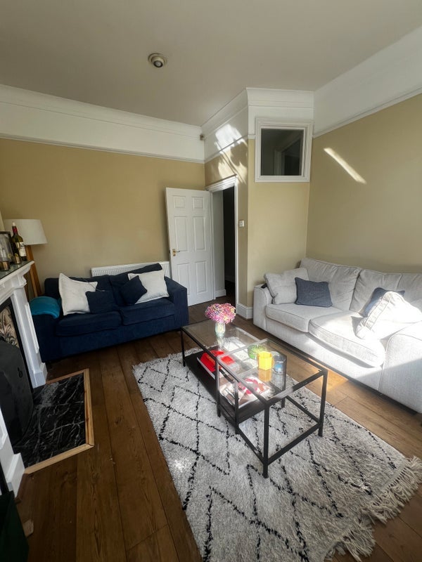 Room Elspeth Road in Greater London