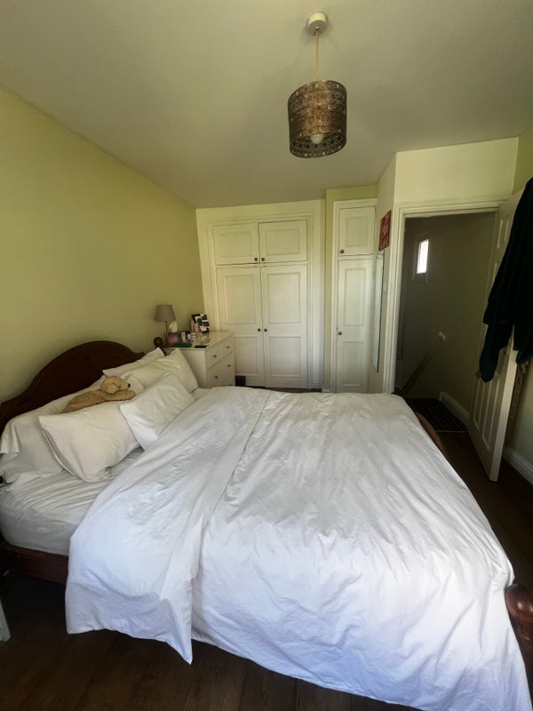 Room Elspeth Road in Greater London