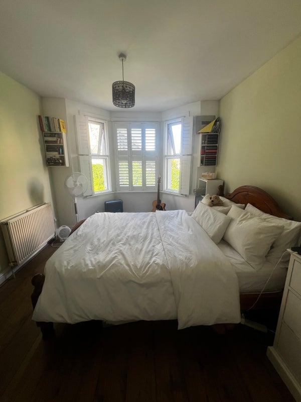 Room Elspeth Road in Greater London