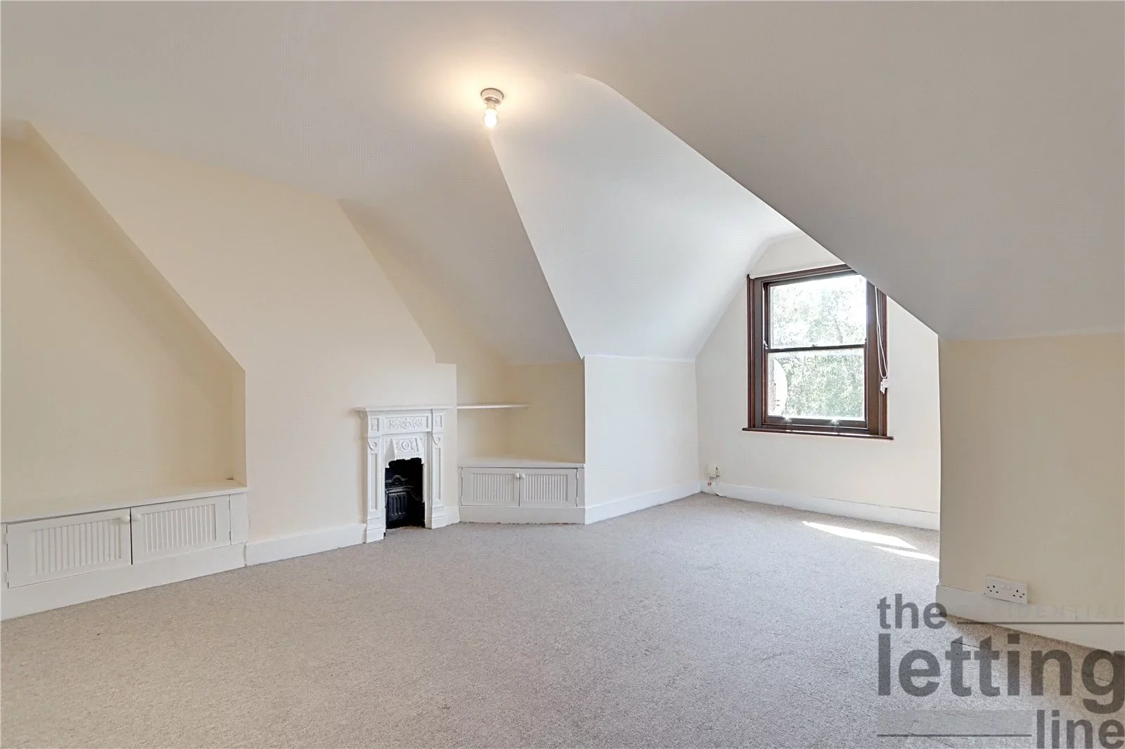 Flat The Ridgeway in Greater London